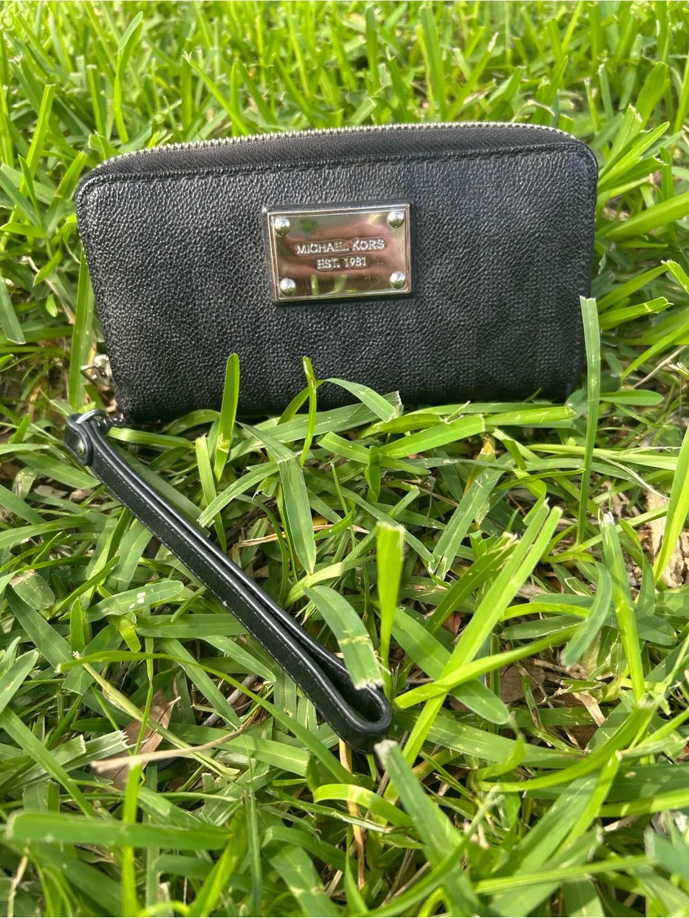 Michael Kors Jet Set Zippy Wallet / Wristlet Black Leather
